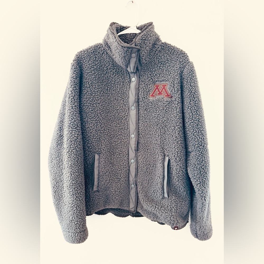 Men’s M or women’s XL Gray Sherpa Jacket with University of Minnesota Logo